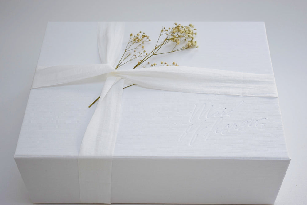 
            
                Load image into Gallery viewer, Maid Of Honour | White Gift Box
            
        